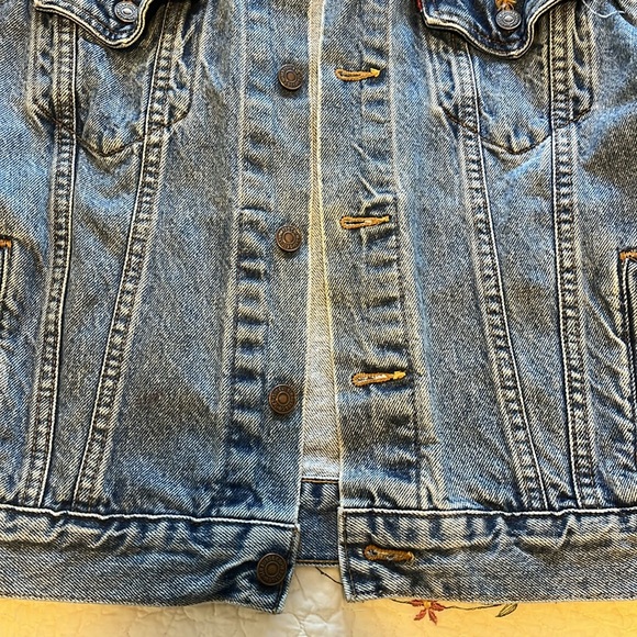 20% OFF BUNDLES! Levi’s Jean Jacket. Blue. Large 16/18 - Picture 6 of 13